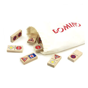 Dřevěné domino v plátěném pytlíku s motivem dopravních prostředků