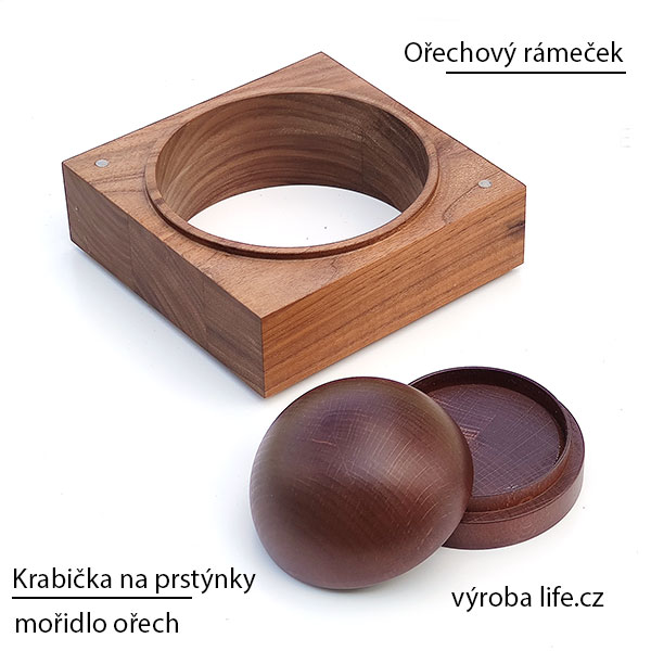 Porovnání mořidla a ořechového výrobku