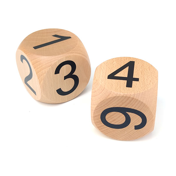 Dřevěné hrací kostky s čísly