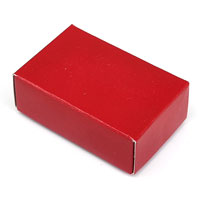 červená krabička z papíru